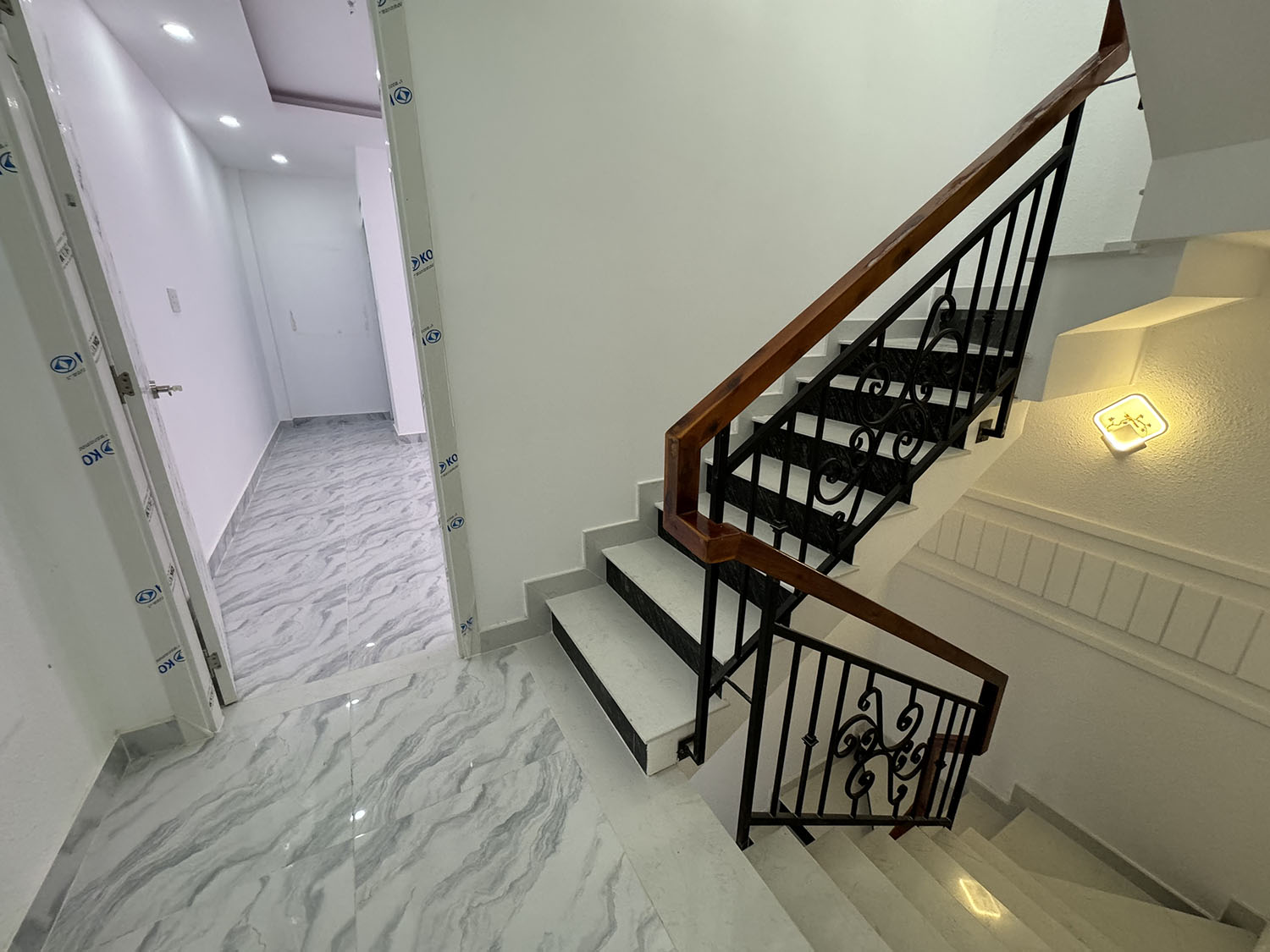 Nhà phố 3 lầu (4mx12,5m=50m2) 5 phòng ngủ hẻm ôtô 7 chỗ khu đồng bộ Nguyễn Thượng Hiền, Bình Thạnh